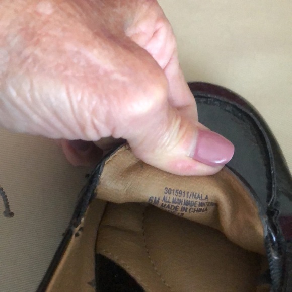 Size 6 NWOT patent leather flats! Super comfy and cute! - Picture 4 of 5